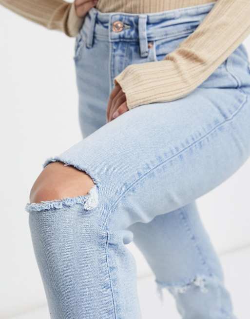 Stradivarius Tall - Smalle mom jeans met scheuren en stretch in lichtblauw, 3 van 4