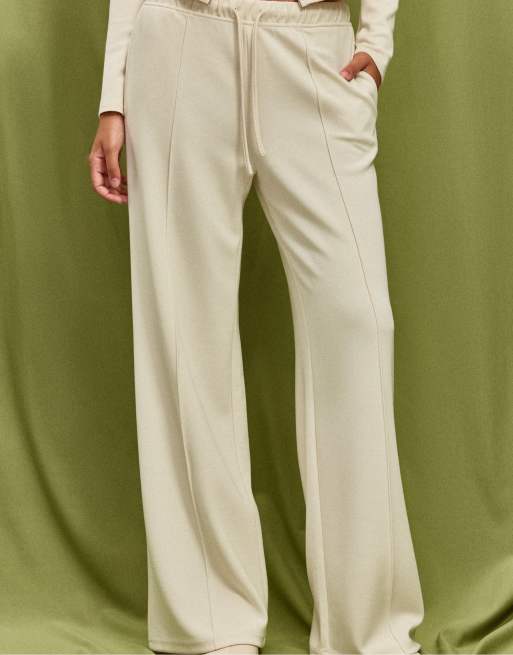Stradivarius Tall soft-touch wide-leg jogger trousers with front seam detail in vanilla, 2 of 7