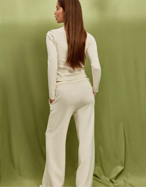 Stradivarius Tall soft-touch wide-leg jogger trousers with front seam detail in vanilla, 3 of 7