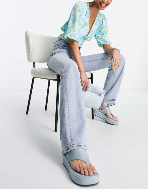 Stradivarius Tall vintage flare in jean in light blue , 4 of 4
