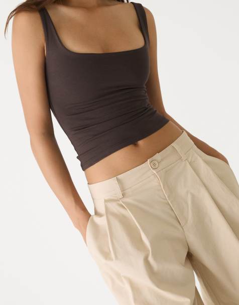 Stradivarius – Tanktop in Braun mit eckigem Ausschnitt - view 1