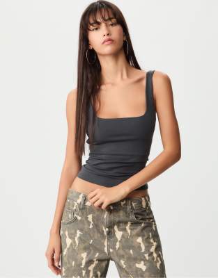Stradivarius - Tanktop in Dunkelgrau mit eckigem Ausschnitt