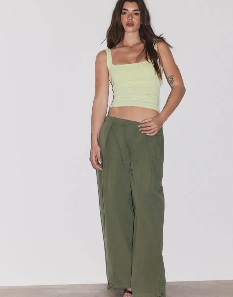 Stradivarius – Tanktop in Grün mit eckigem Ausschnitt - view 1