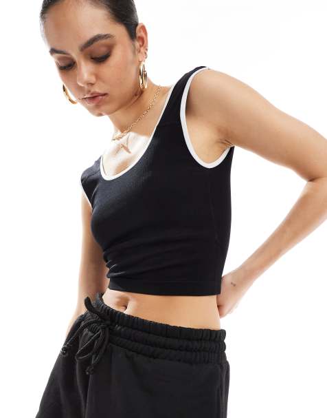 Stradivarius – Tanktop in Schwarz mit Kontrastpaspelierung - view 1