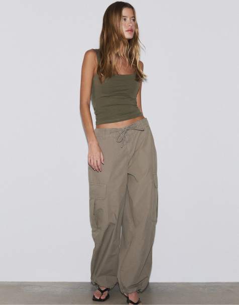 Stradivarius tanktop met vierkante halslijn in kaki - view 1
