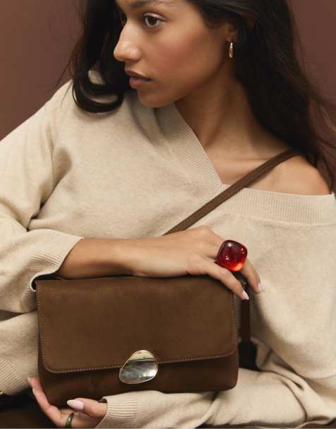 Stradivarius - Tas van imitatiesuède met asymmetrische metalen sluiting in bruin - view 1