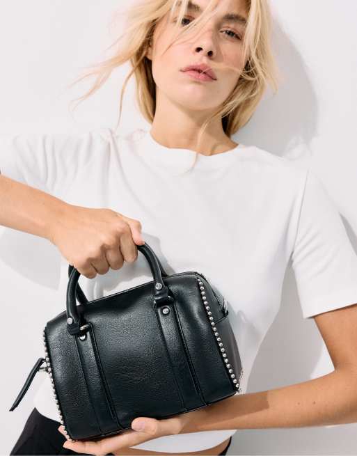 Stradivarius Tasche mit Nieten im Bowling-Stil in Schwarz, 3 von 4