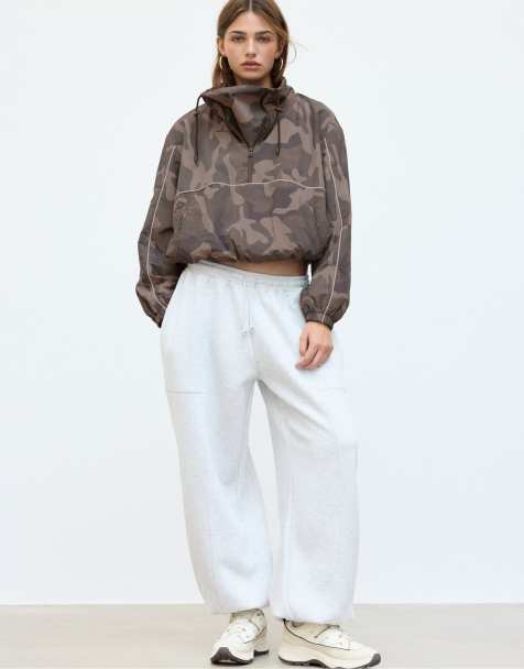 Stradivarius Technical camouflage windbreaker in brown - view 1