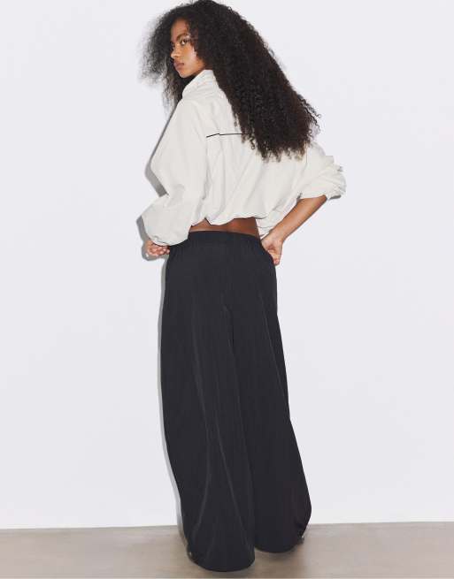 Stradivarius Technical trousers in black, 3 of 7