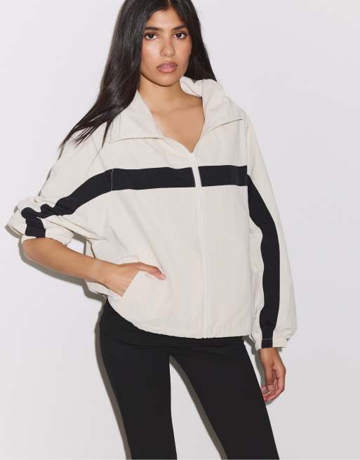 Stradivarius Technical windbreaker jacket in black, 5 of 7
