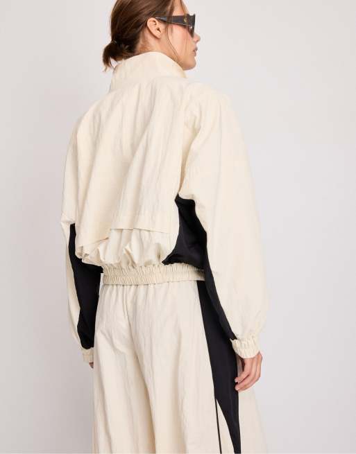 Stradivarius Technical windbreaker jacket in ecru, 3 of 7