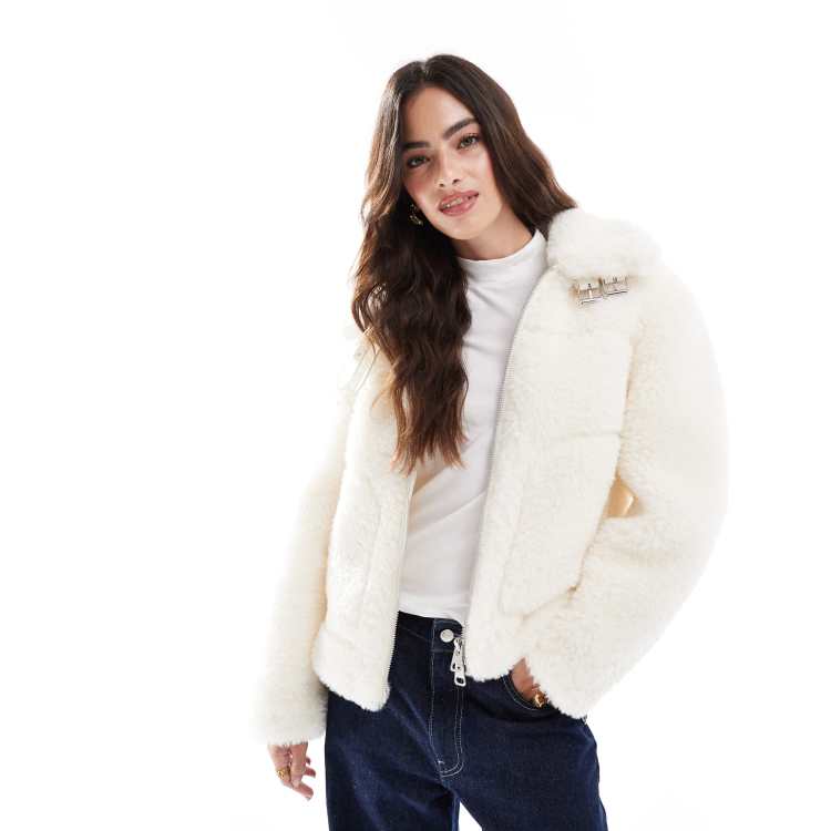 Stradivarius –Teddyfell-Bikerjacke in Ecru ASOS