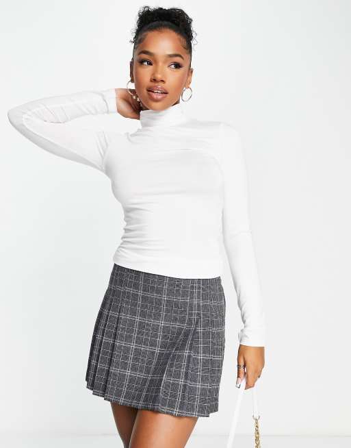 Stradivarius - Top a maniche lunghe con collo alto bianco 