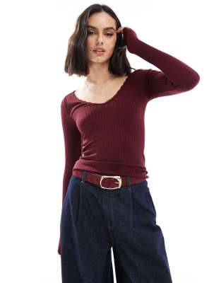Stradivarius - Top a maniche lunghe in jersey color bordeaux con scollo a V