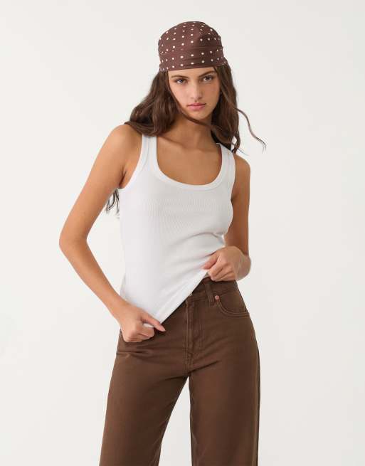Stradivarius - Top basic bianco con spalline sottili