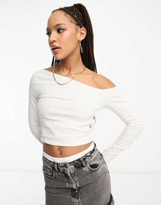 Stradivarius - Top bianco con scollo a barchetta asimmetrico