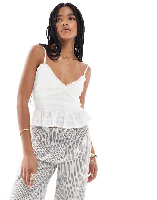 Stradivarius - Top bianco con volant e scollo a V