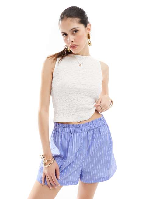 Stradivarius - Top bianco stropicciato con scollo a barchetta