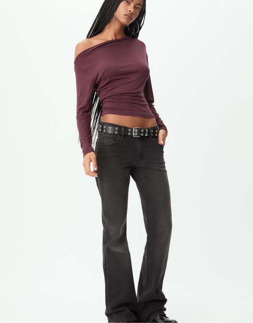 Stradivarius - Top bordeaux con scollo asimmetrico, 3 di 3