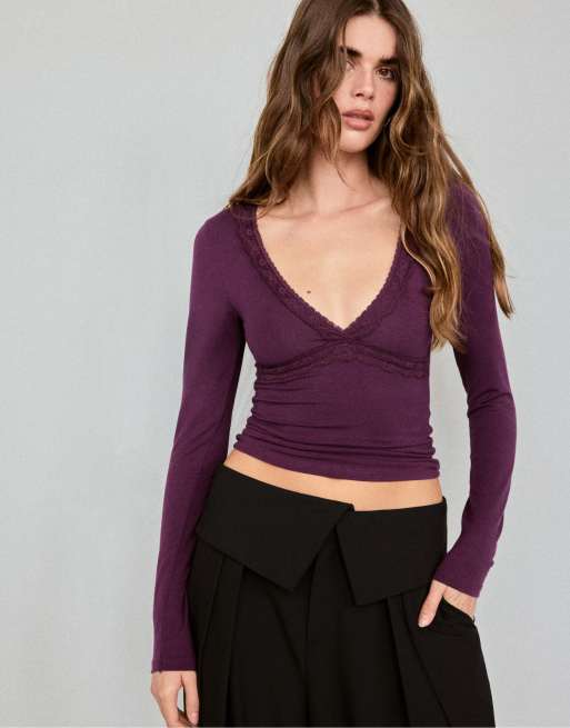 Stradivarius top en dentelle à manches longues et col V en violet foncé, 2 de 7