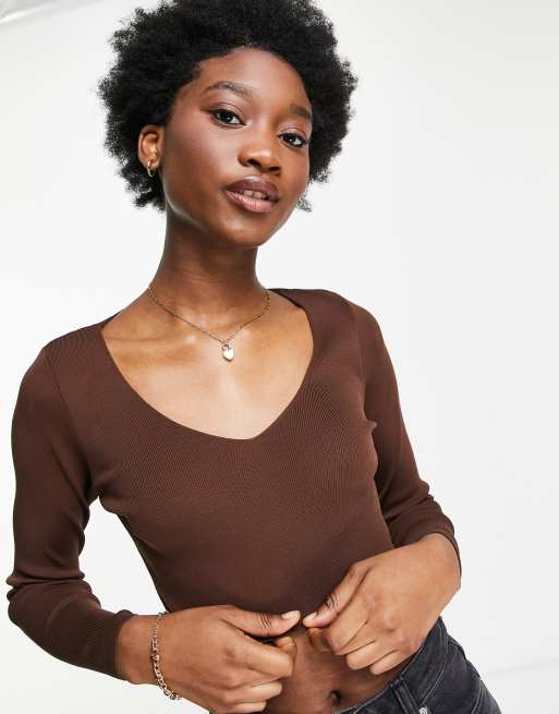 Stradivarius - Top in maglia a coste con scollo a V, colore marrone