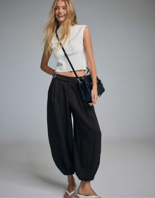 Stradivarius top in maglia con colletto alla coreana color ecru