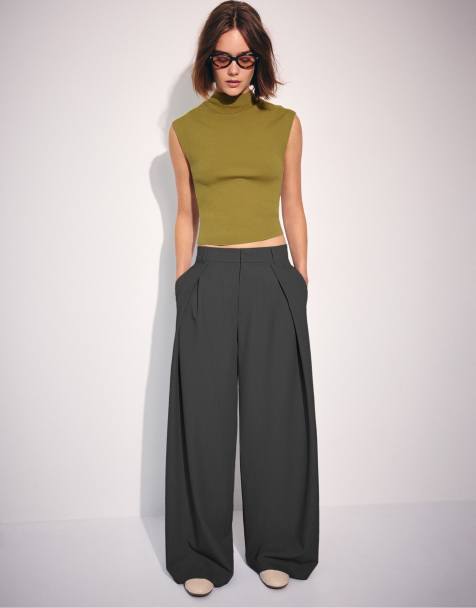 Stradivarius top in maglia con colletto alla coreana verde oliva - view 1