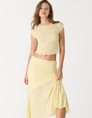 Stradivarius - Top in pizzo giallo pastello con maniche ad aletta - view 1