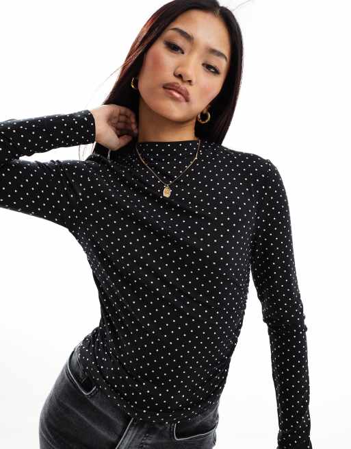 Stradivarius - Top nero a pois con dettaglio arricciato