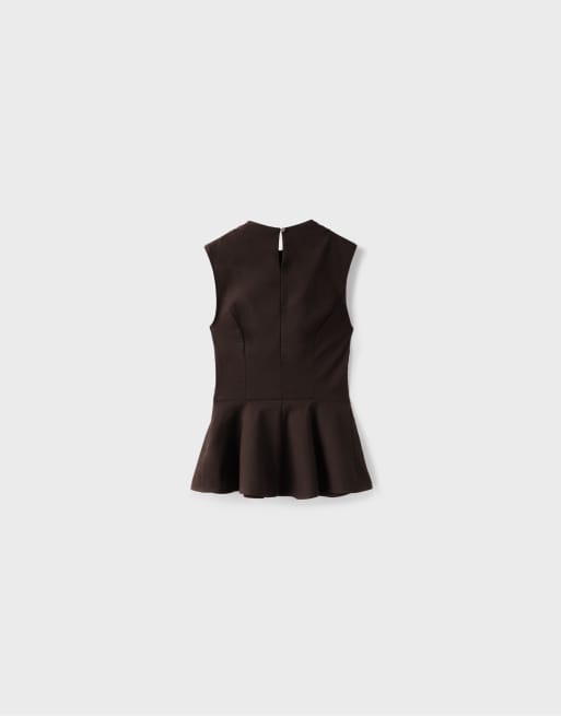 Stradivarius top sans manches à col montant et basque marron, 7 de 7