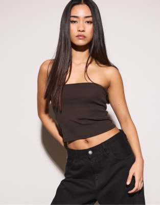 Stradivarius - Trägerloses Basic-Oberteil in Braun-Brown