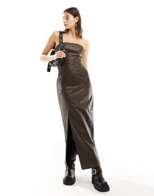 Stradivarius - Trägerloses Maxikleid aus Kunstleder in verwaschenem Braun-Brown