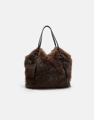 Stradivarius - Tragetasche aus Kunstpelz in Braun-Brown