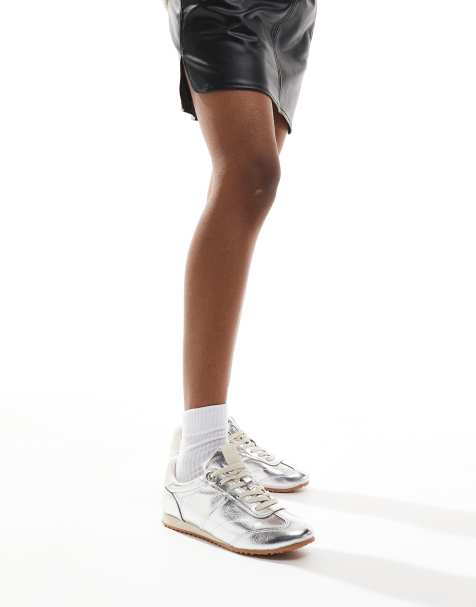 Stradivarius trainer in silver - view 1