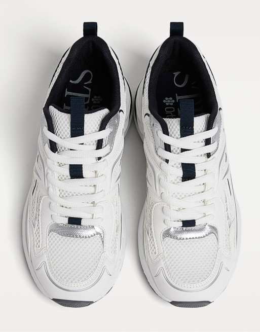 Stradivarius Trainers with detail in white, 2 of 4