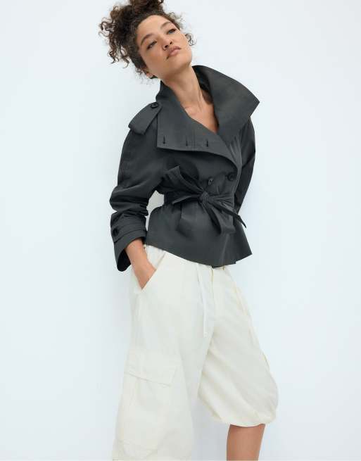 Stradivarius - Trench accollato grigio scuro con cintura, 2 di 4