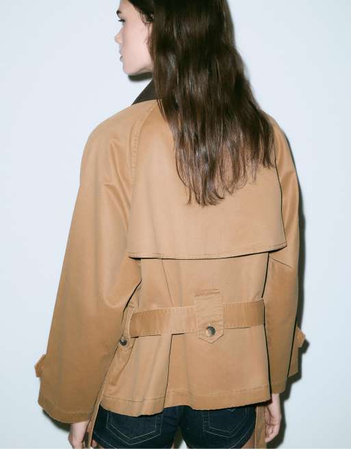Stradivarius - Trench-coat ciré court avec ceinture - Camel, 3 de 4