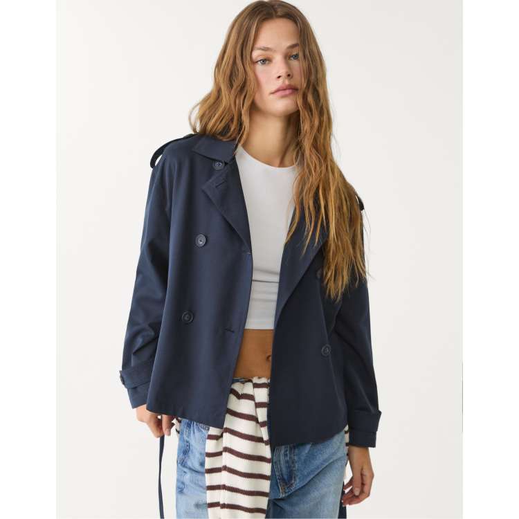 Stradivarius Trench-coat court avec ceinture Bleu marine ASOS