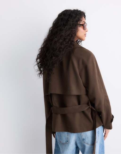 Stradivarius - Trench-coat court fluide avec ceinture - Marron, 3 de 7