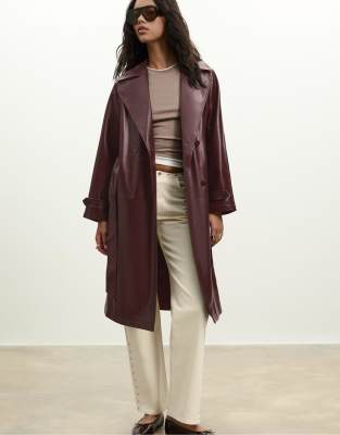 Stradivarius - Trench-coat long imitation cuir - Bordeaux | ASOS