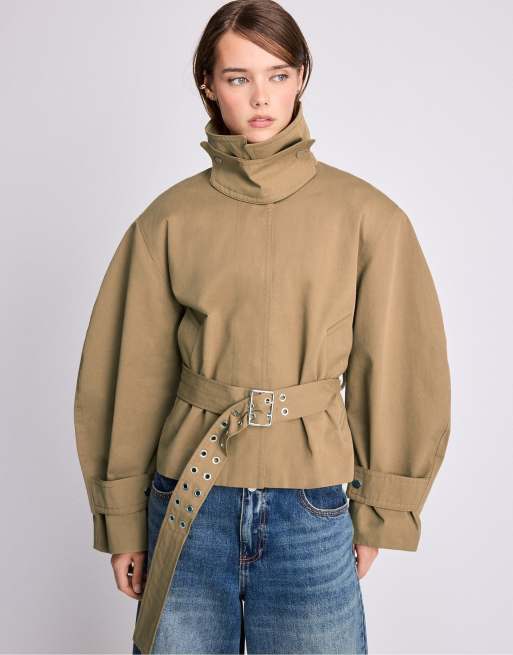 Stradivarius trench corto con cintura beige, 2 di 7