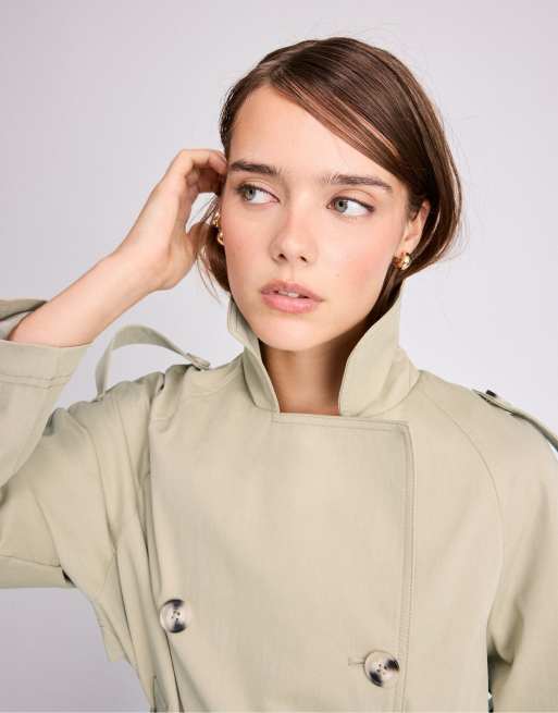 Stradivarius trench corto con cintura in pietra, 4 di 7