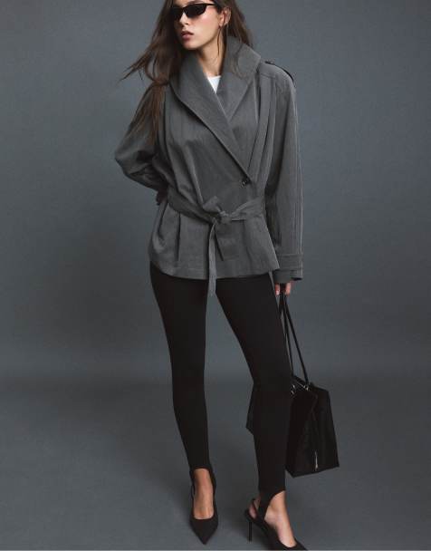 Stradivarius trench fluido con collo sciallato e cintura in grigio scuro - view 1