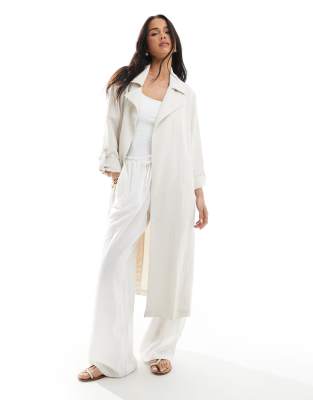 Stradivarius - Trenchcoat in Ecru mit Knitterstruktur-Neutral