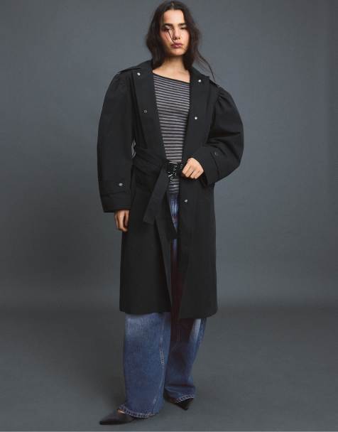 Stradivarius Trenchcoat mit voluminösen Ärmeln in Schwarz - view 1