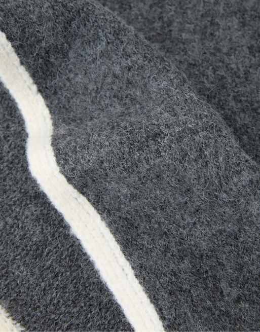 Stradivarius Triangular scarf in grey melange, 4 of 4