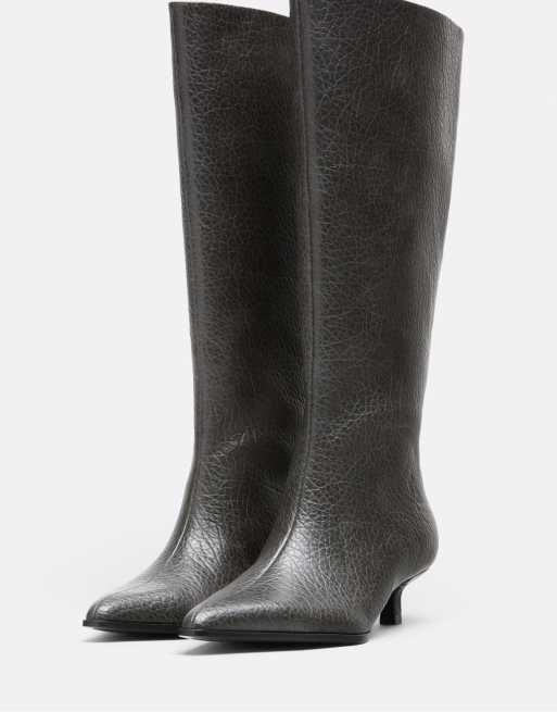 Stradivarius Tumbled kitten heel boots in grey, 4 of 6
