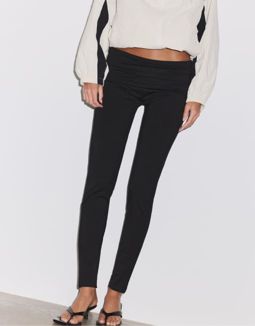 Stradivarius Turn-down waistband leggings in black, 2 of 7