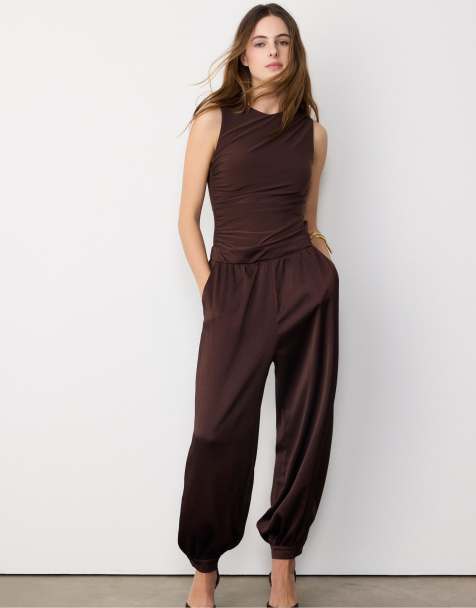 Stradivarius - Tuta jumpsuit allacciata al collo in raso marrone - view 1