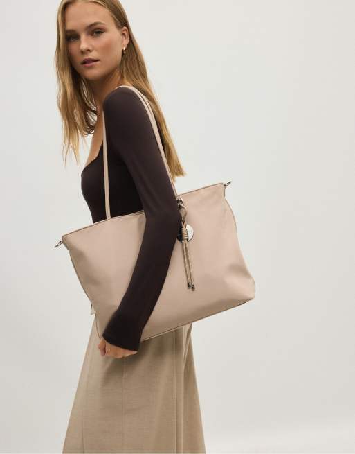 Stradivarius tygshoppingväska med charm i stenfärg, 2 av 4